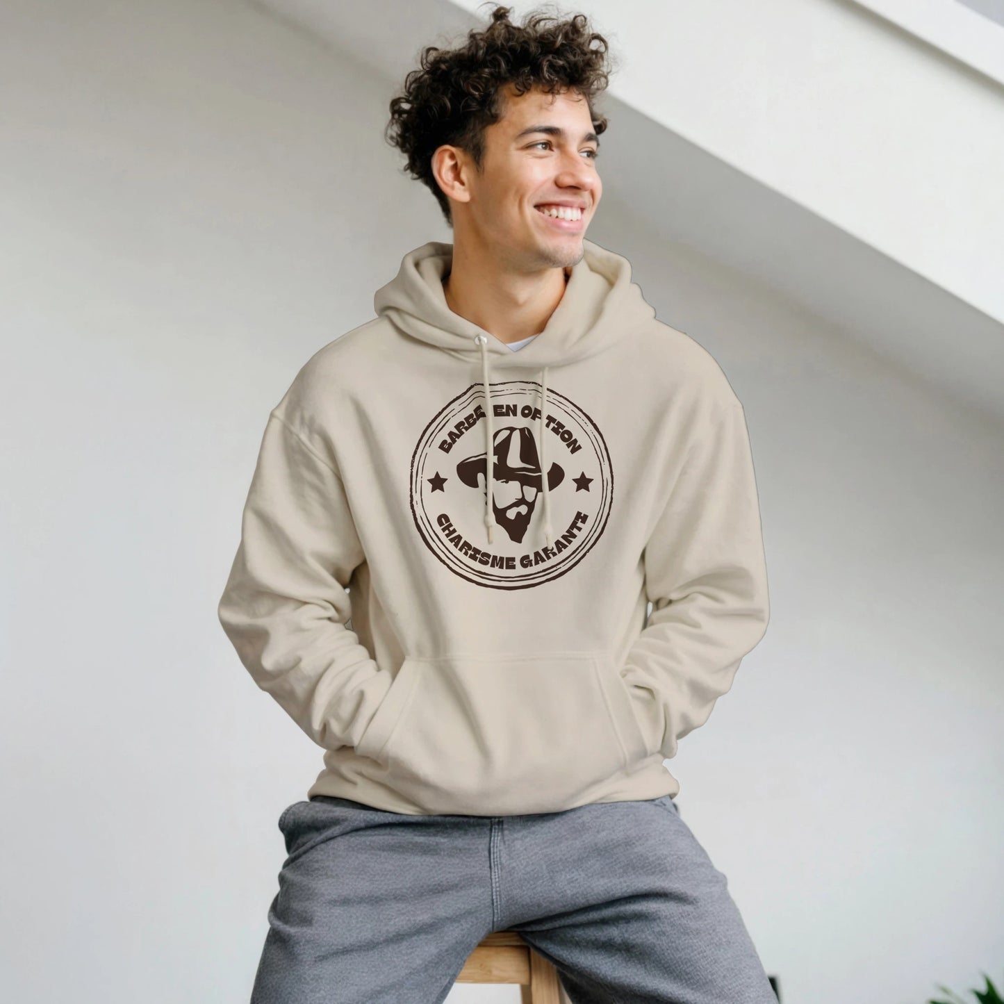 Barbe en option, charisme garanti – Hoodie Homme, Cadeau Homme-idée cadeau inspirante | Blancadeaux