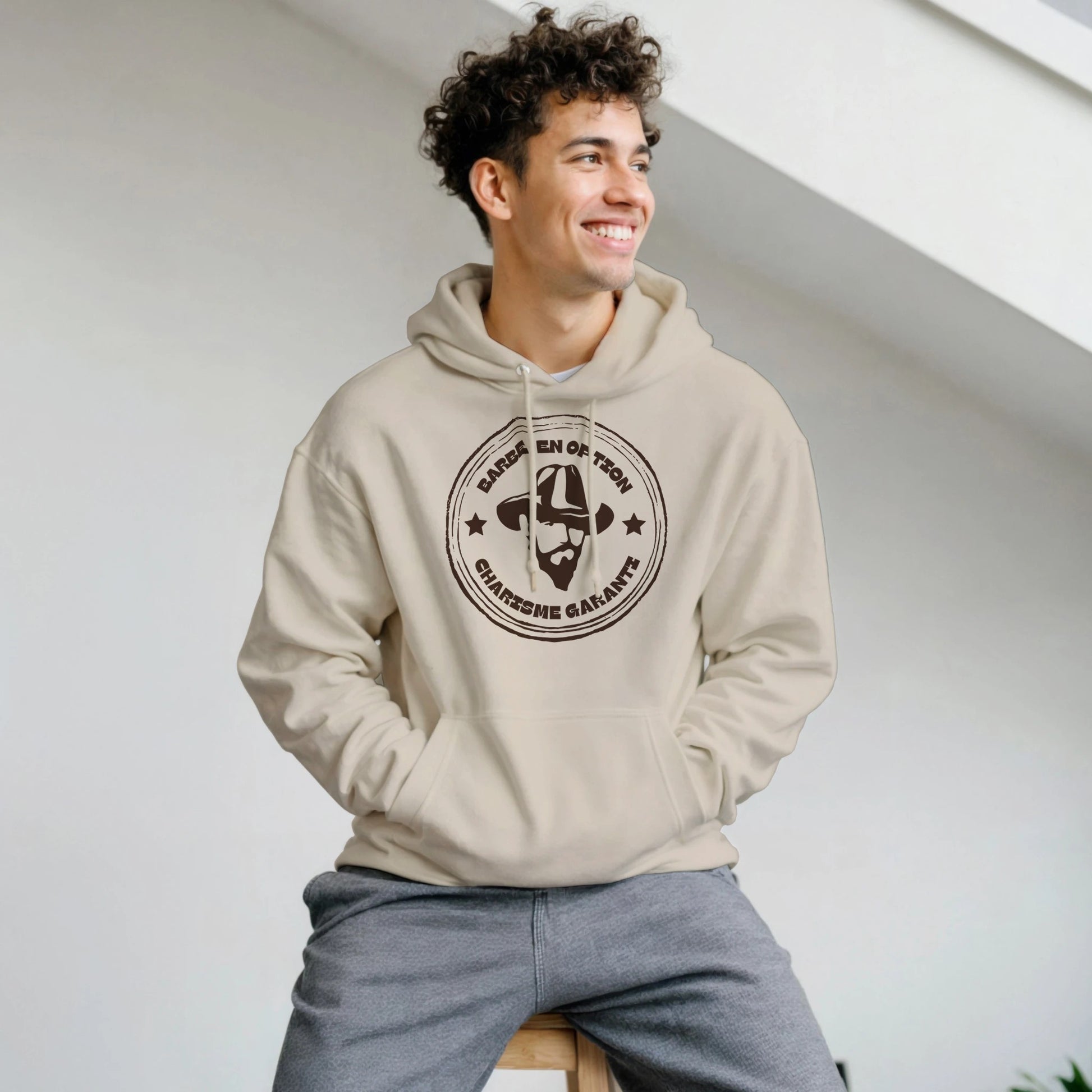Barbe en option, charisme garanti – Hoodie Homme, Cadeau Homme-idée cadeau inspirante | Blancadeaux